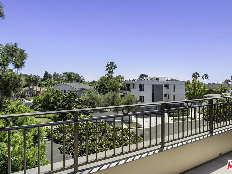 1820 Benecia Ave #402 — Photo 30
