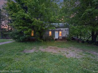 4658 E Territorial Rd, Pleasant Lake, MI 49272