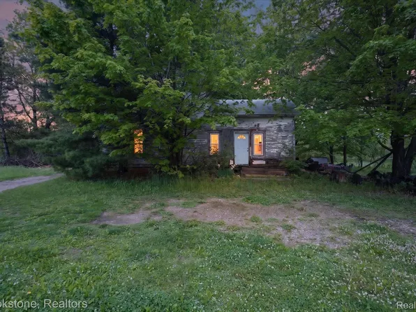 4658 E Territorial Rd, Pleasant Lake, MI 49272