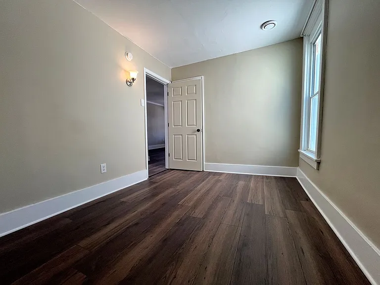 501 Plymouth Ave — Photo 8