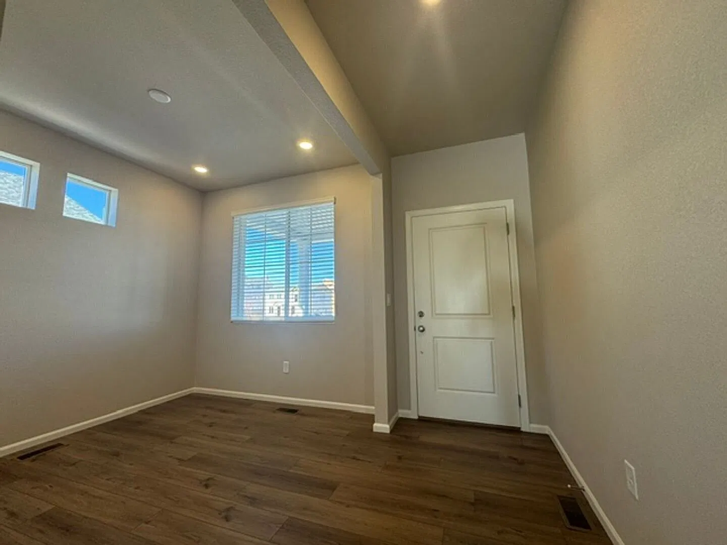 Brand New Spacious 5 Bd Home In Banning Lewis Ranch — Photo 3