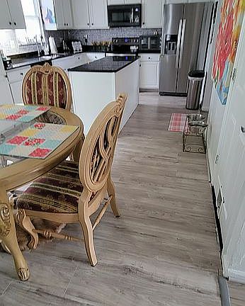 Huge kitchen! New flooring, appliances