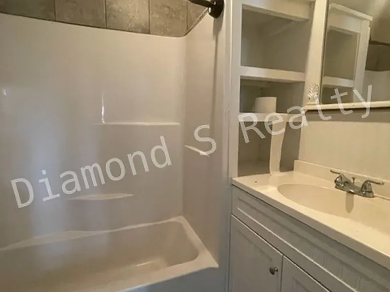930 W Harrison St — Photo 11