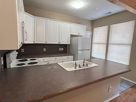 2nd image of 4600 Gaston Ave #8