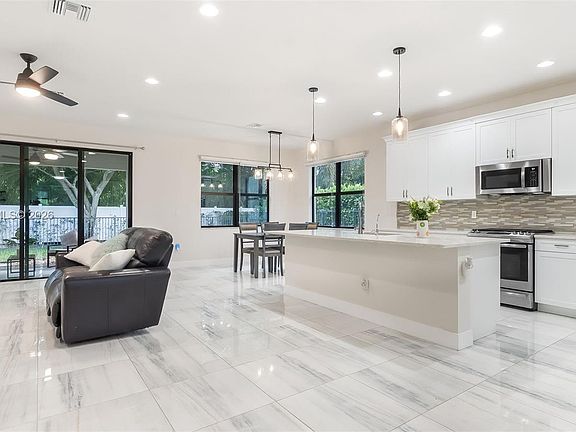 5th image of 7295 Stella Ln
