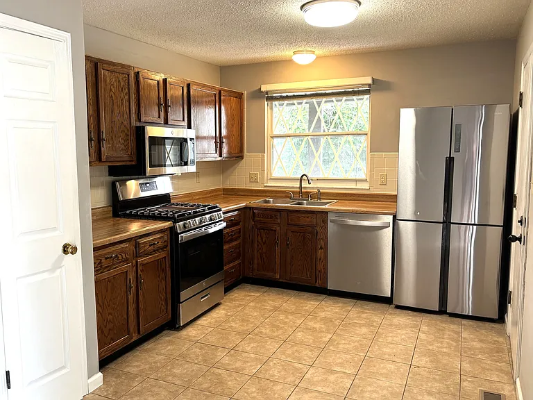 139 Brightfield Dr — Photo 4