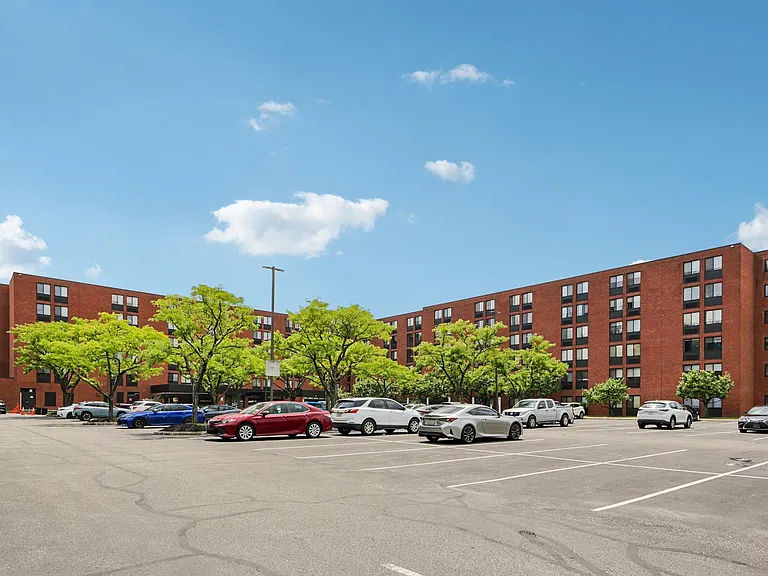 Waterside Apartments — Photo 37