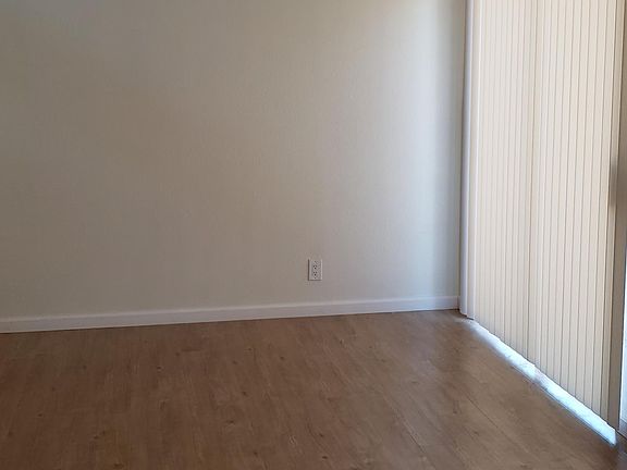 5th image of 5001 Dayton Ct