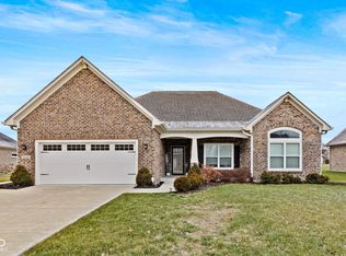 1040 Forest Glen Dr, Greenfield, IN 46140