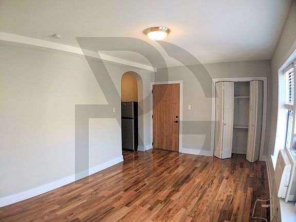 3rd image of 550 W Arlington Pl #550412