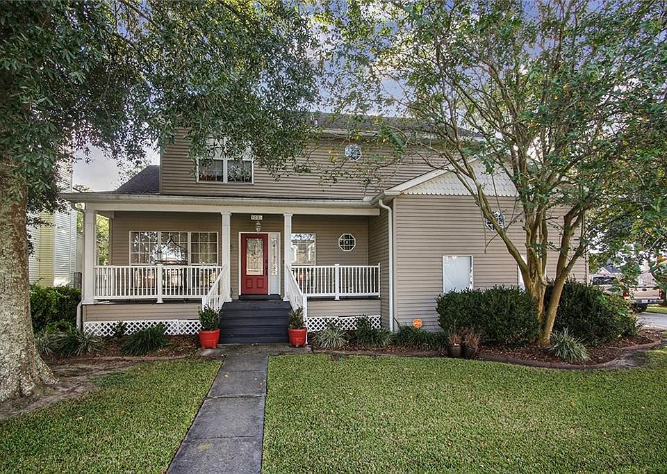 1st image of 102 Madewood Dr