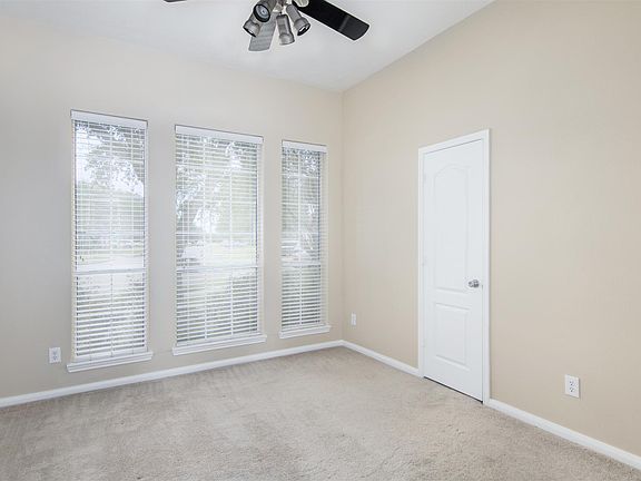 4th image of 179 Greenridge Cir