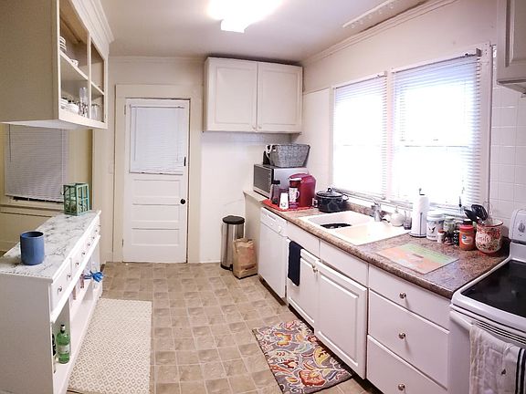 4th image of 365 Savannah Ave APT A