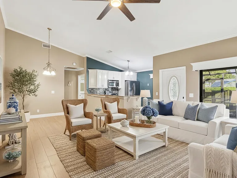 5694 Northpointe Ln — Photo 6