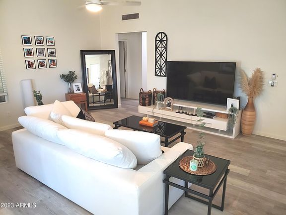 3rd image of 217 S CRISS Street