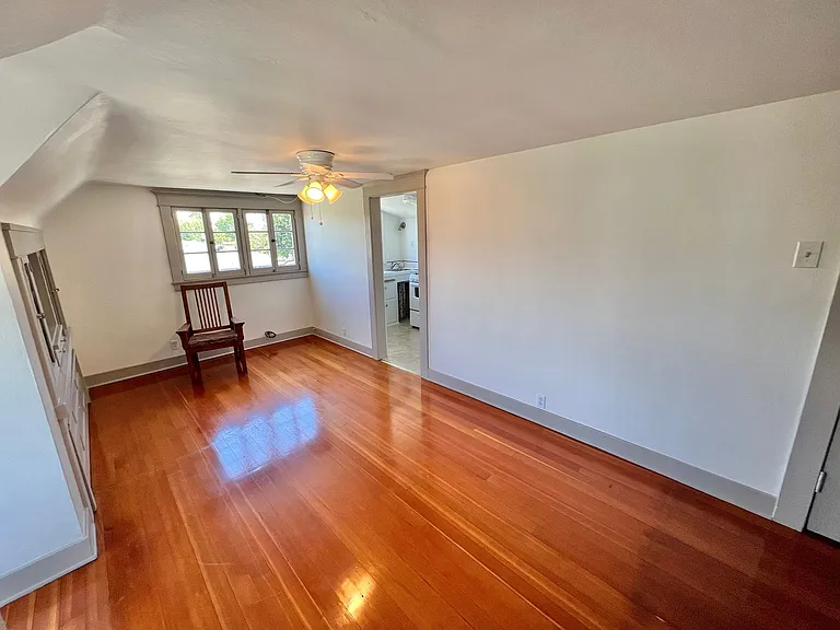 Historic Bluff Park 1BD Retreat | Top Floor Vintage Gem — Photo 9