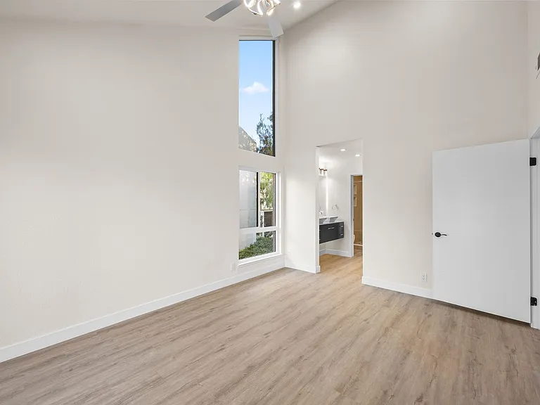 27931 Trocadero #76 — Photo 9