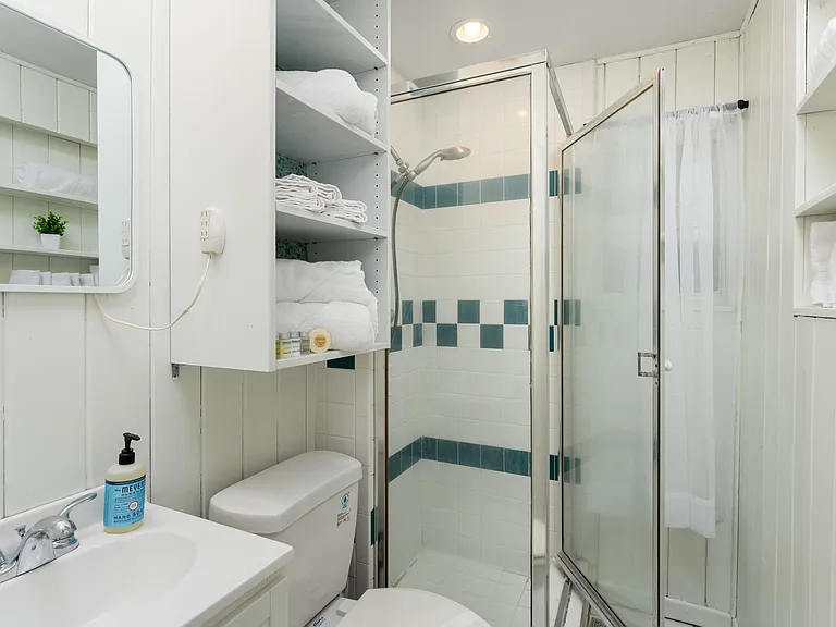 9 Oceanic St #A — Photo 13