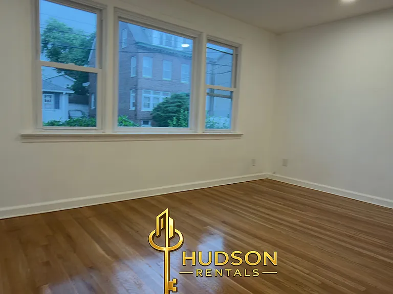 11 Albert Pl #1 — Photo 5