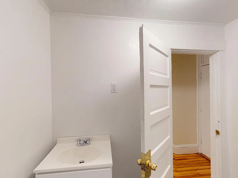 Kelton Street Apartments — Photo 101