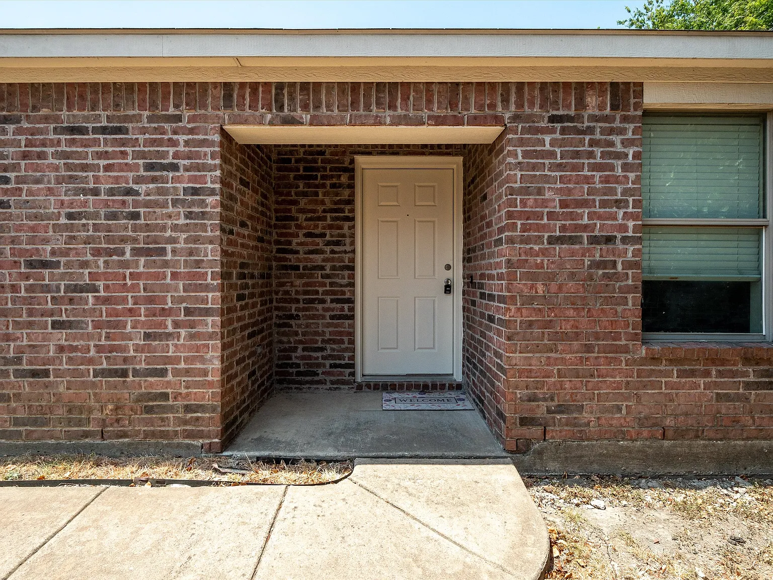 3 bed, 1176 sqft, $1,850 — Photo 4