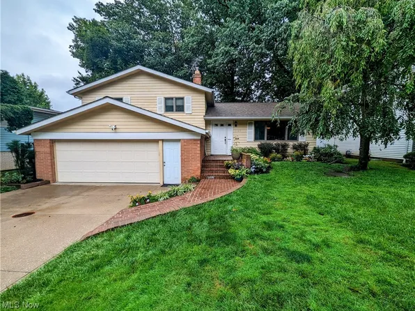 1167 Jackie Ln, Mayfield Heights, OH 44124