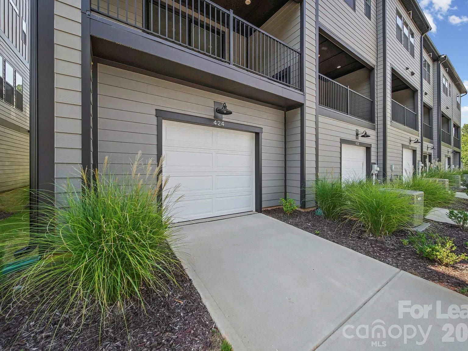 4 bed, 3.5 bath, $3,550 — Photo 4