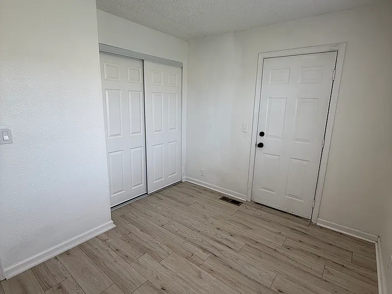 7035 W Newell St — Photo 12