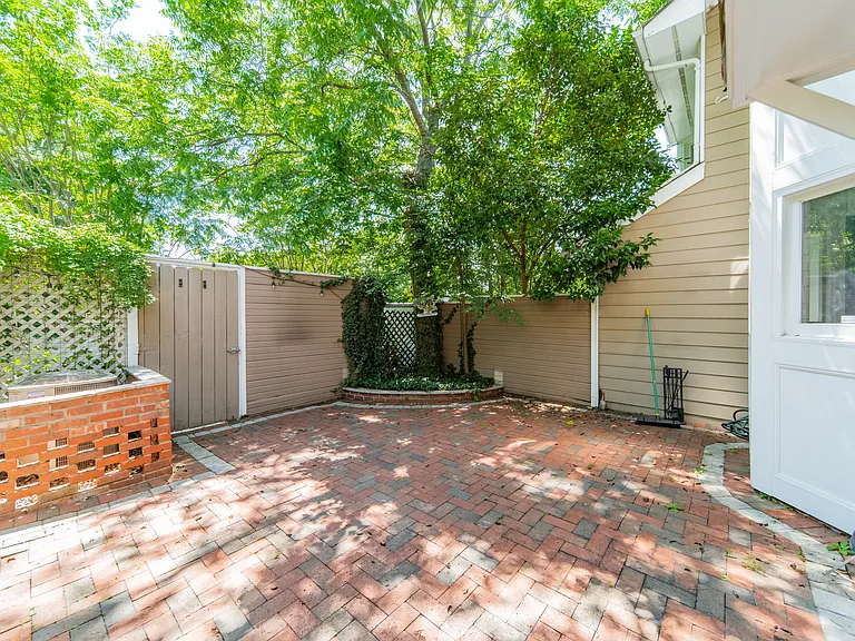 405 Clarkson Green St — Photo 26