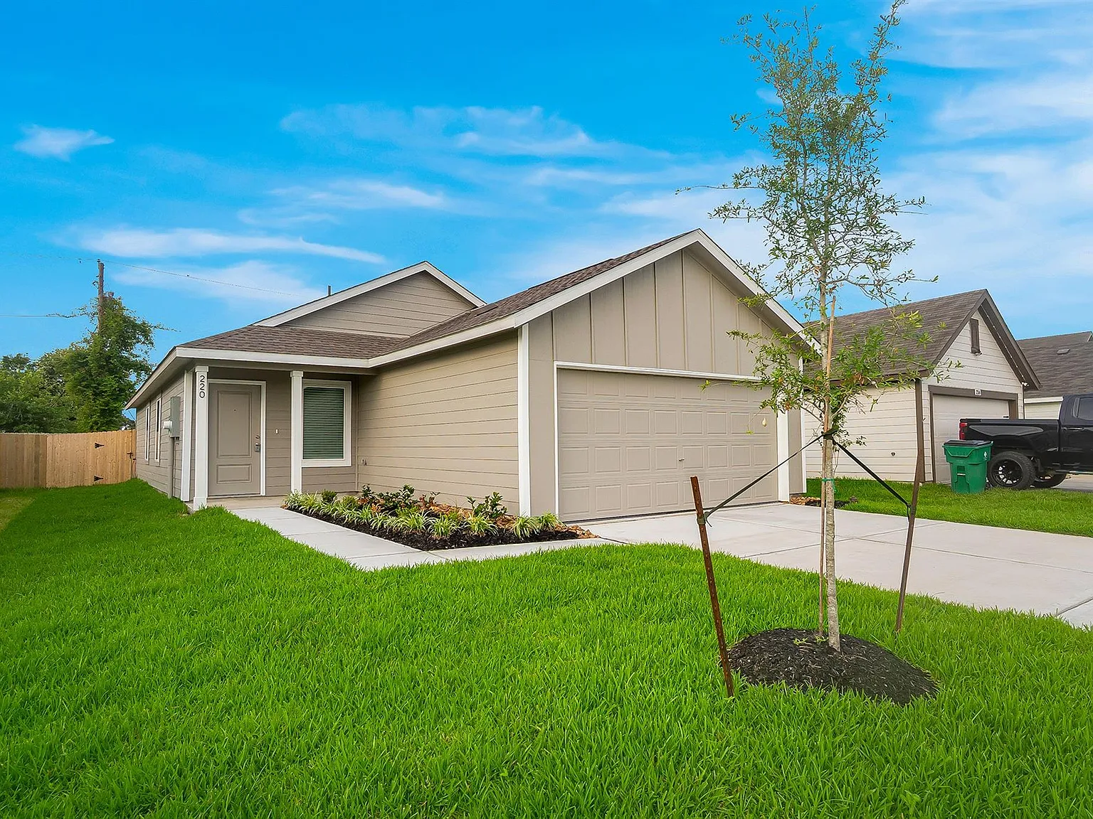 3 bed, 2.0 bath, 1266 sqft, $1,800 — Photo 2