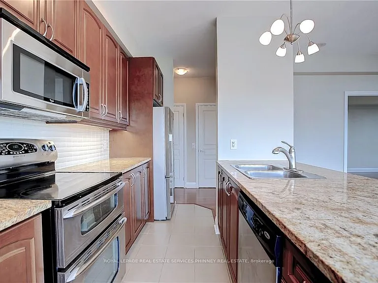 1 Hurontario St #806 — Photo 9