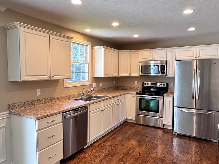 106 Village Ct — Photo 4