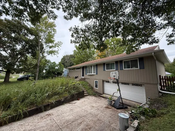 814 Meyer St N, Maplewood, MN 55119