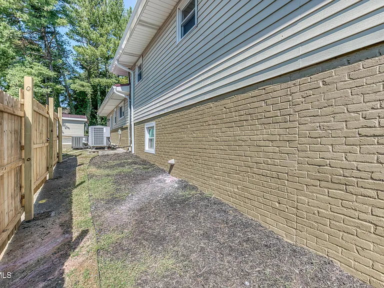 1216 Norway St #102 — Photo 12