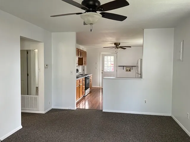350 N Oak St — Photo 4