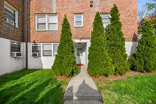 79 N Broadway Photo 1