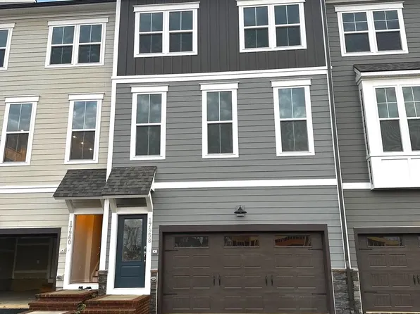 17958 Woods Overlook Dr, Dumfries, VA 22026