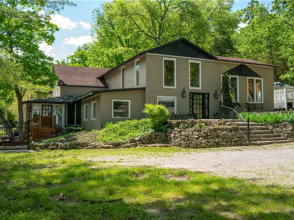 179 N Main St, Eureka Springs, AR 72632