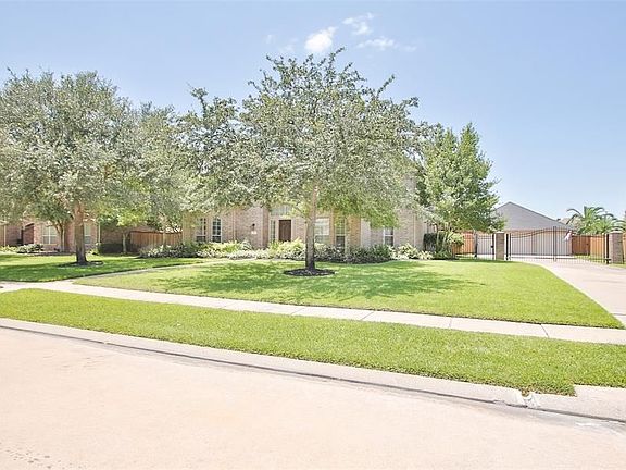 3rd image of 11407 Garden Shadows Ln