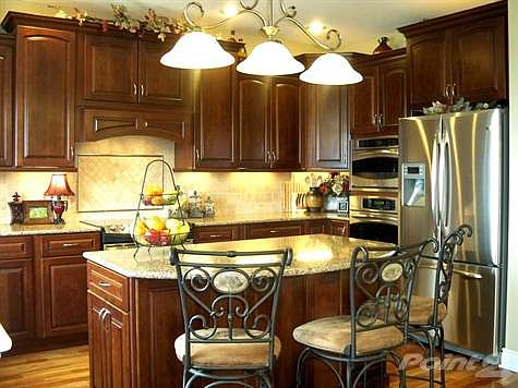 KITCHEN w/BREAKFAST BAR & HARDWOOD FLOOR