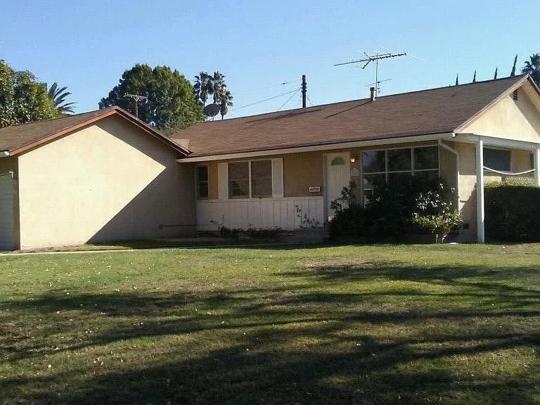 20532 Vose St — Photo 9