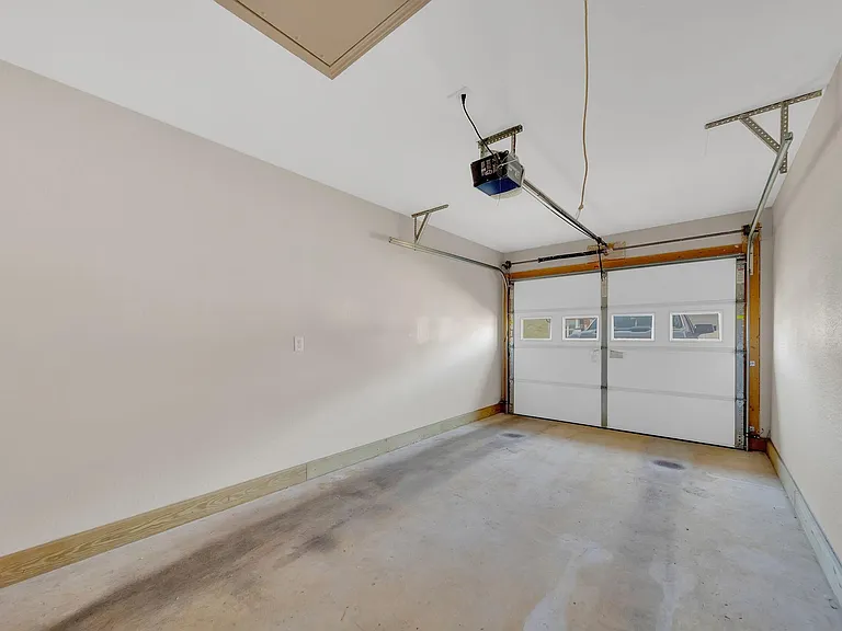 HILLRISE APARTMENTS — Photo 22