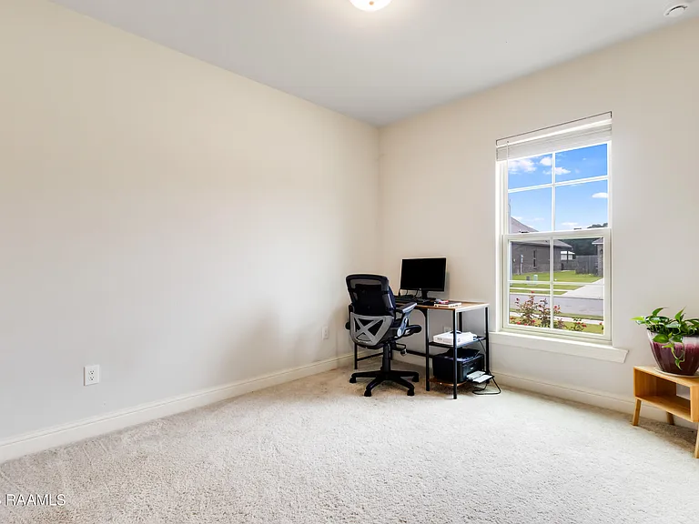 107 Interpreter St — Photo 17