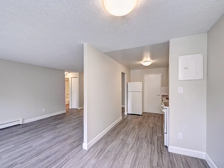255 Belsyde Ave E — Photo 12