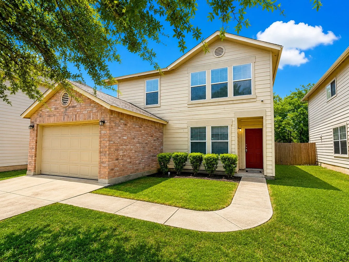 Lovely 3 Bedroom 2.5 Bath with easy access to shopping, schools, I1604, I410, Hwy 151, SeaWorld, ... — Photo 3