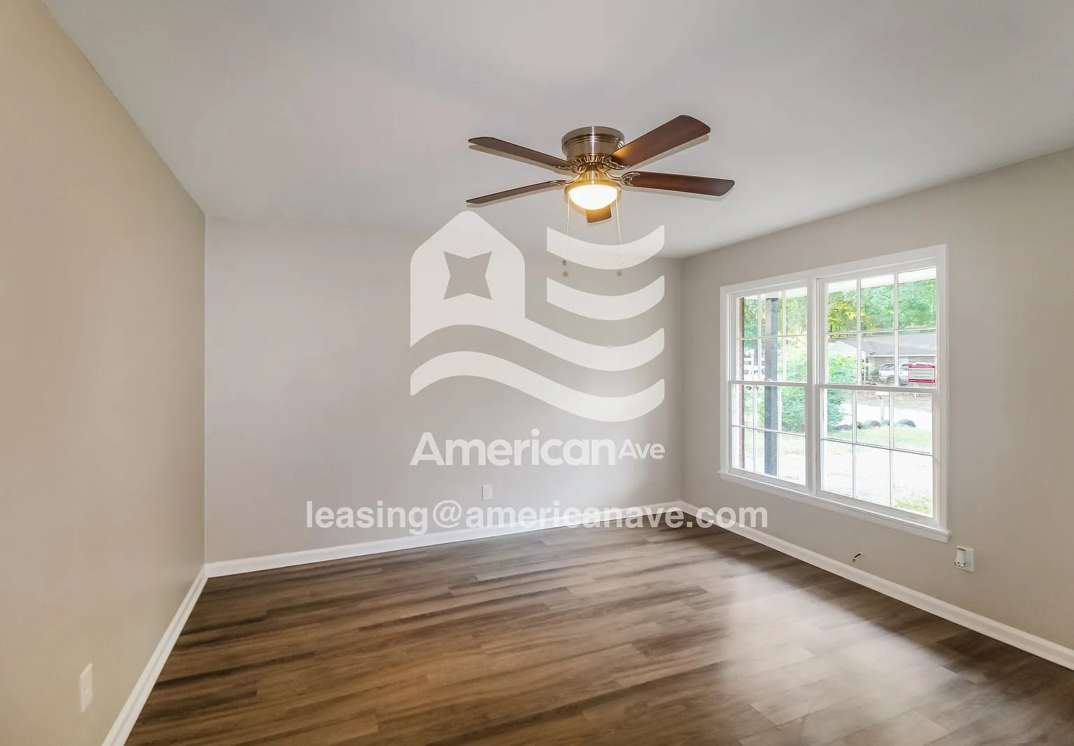 3 bed, 1.0 bath, 1300 sqft, $1,010 — Photo 2