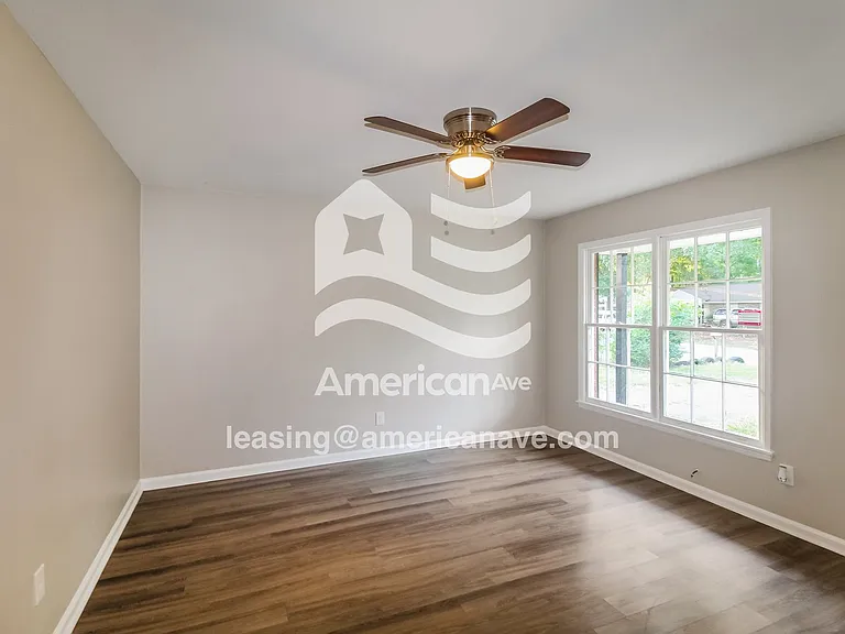 1561016_002_living_room_13843811.jpg