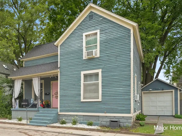 323 Robey Pl SE, Grand Rapids, MI 49506