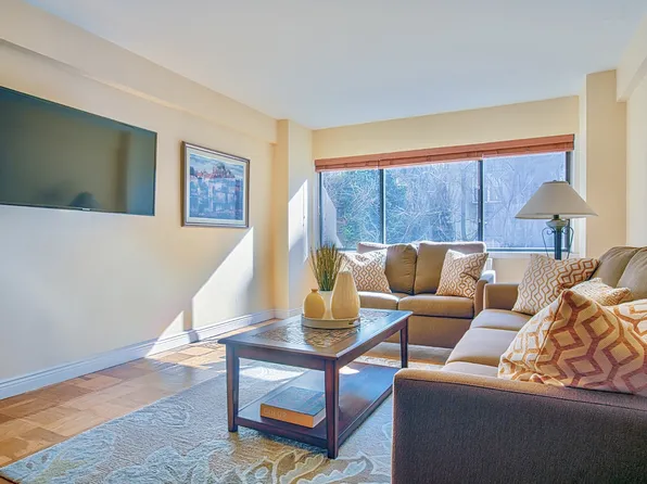 310 West 56th Street image 5 of 16