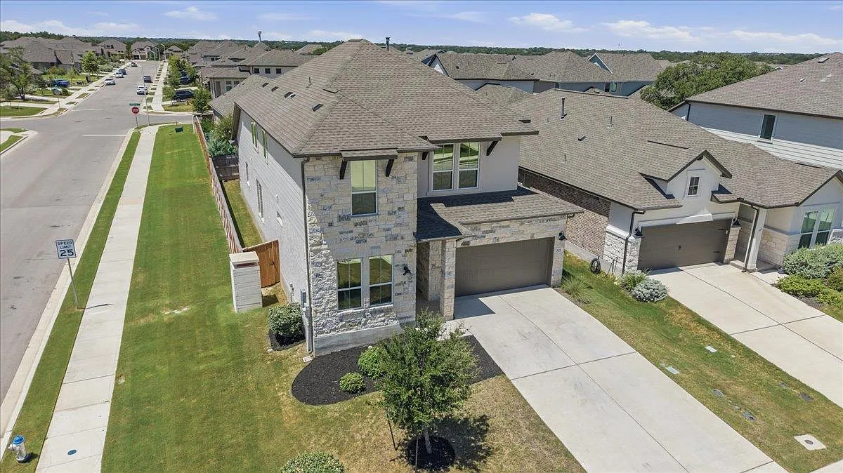 5 bed, 3.0 bath, 3044 sqft, $3,800 — Photo 3